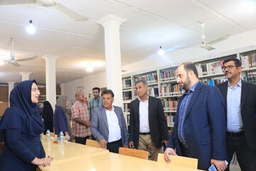 بازدید مدیرکل کتابخانه های عمومی هرمزگان از کتابخانه فرهنگ بهده پارسیان