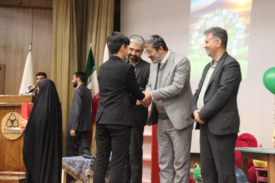 ویژه برنامه کتاب و کتابخوانی در شهرستان خمینیشهر برگزار شد