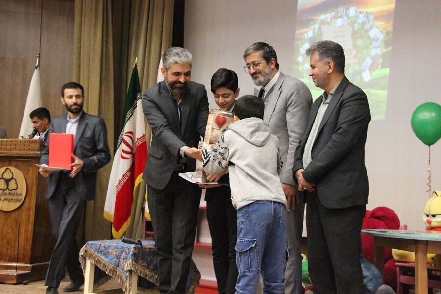 ویژه برنامه کتاب و کتابخوانی در شهرستان خمینیشهر برگزار شد