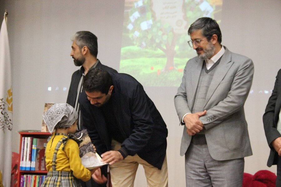 ویژه برنامه کتاب و کتابخوانی در شهرستان خمینیشهر برگزار شد