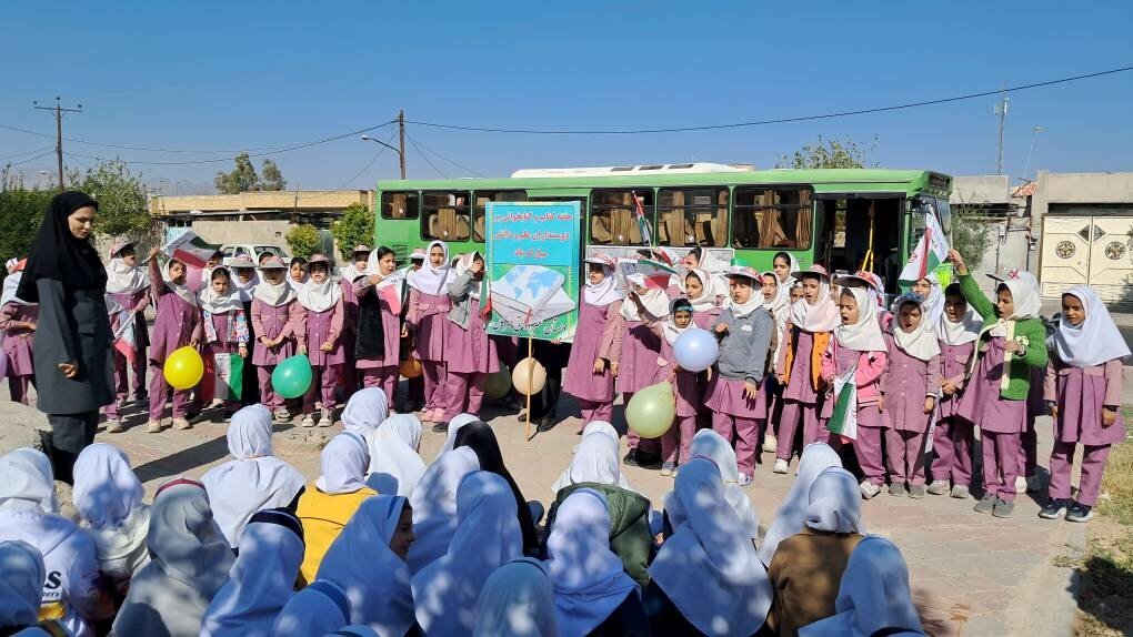 اتوبوس دانایی در شهر فسا به حرکت درآمد