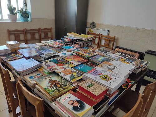 ۷۰۰ جلد کتاب به پیشخان کتابخانهای در روستاهای کتک و کوهنجان اهدا کرد