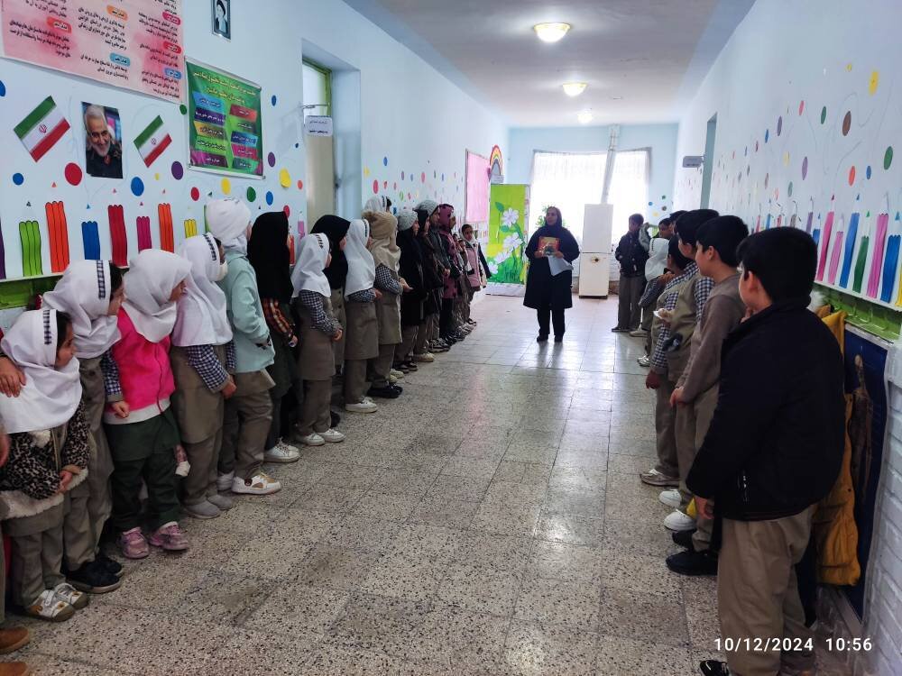 کتابدار خلاق، مدرسه را به پاتوق کتابخوانی دانشآموزان تبدیل کرد