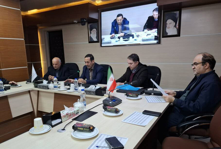 جلسه مشترک مدیرکل کتابخانه‌های عمومی آذربایجان شرقی با نمایندگان وزارت نفت، سازمان برنامه و بوجه و بنیاد مسکن