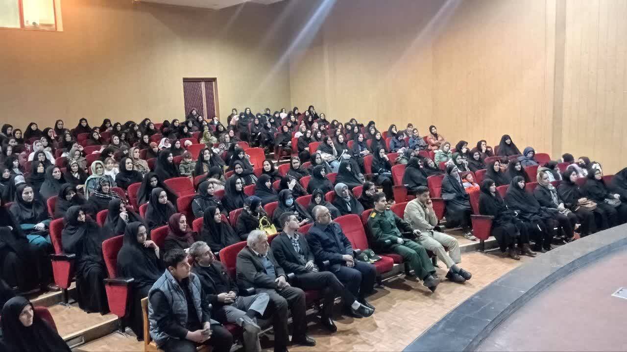 نشست «گعده امین» در  کتابخانه عمومی «شهید علمی» شهرستان نقده برگزار شد