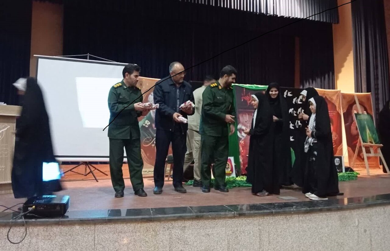 نشست «گعده امین» در کتابخانه عمومی «شهید علمی» شهرستان نقده برگزار شد