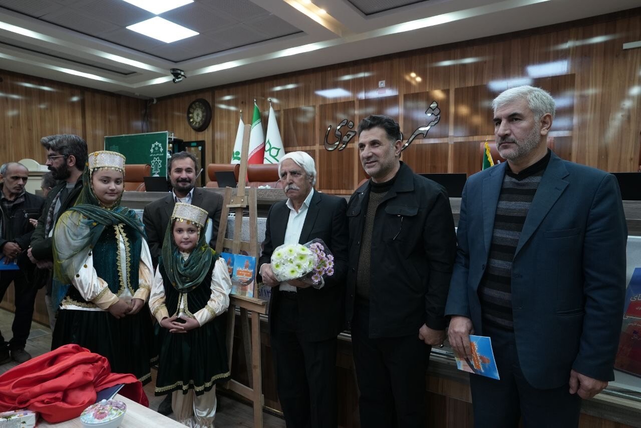 آیین رونمایی از کتاب «ضرب‌المثل‌های ترکی رایج در شهرستان خوی» برگزار شد