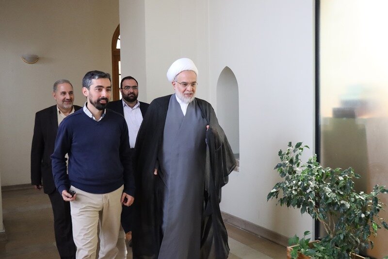 دیدار نماینده ولی فقیه در کردستان و دبیرکل نهاد کتابخانههای عمومی کشور