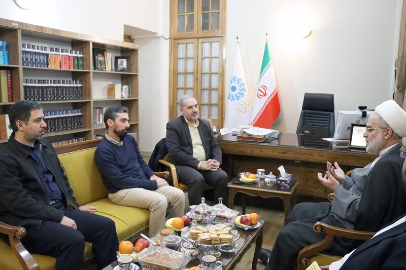 دیدار نماینده ولی فقیه در کردستان و دبیرکل نهاد کتابخانههای عمومی کشور