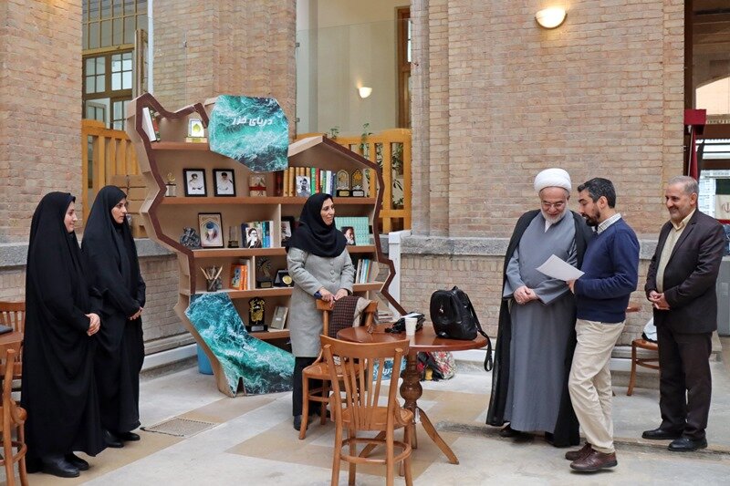 دیدار نماینده ولی فقیه در کردستان و دبیرکل نهاد کتابخانههای عمومی کشور