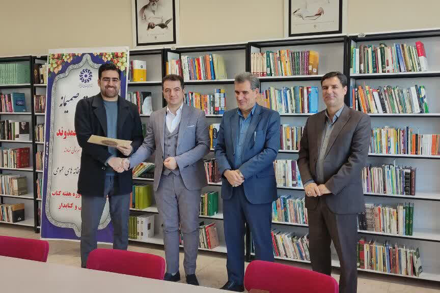 کتابدارن و کتابخانهها خاکریز اول فرهنگی در جامعه هستند