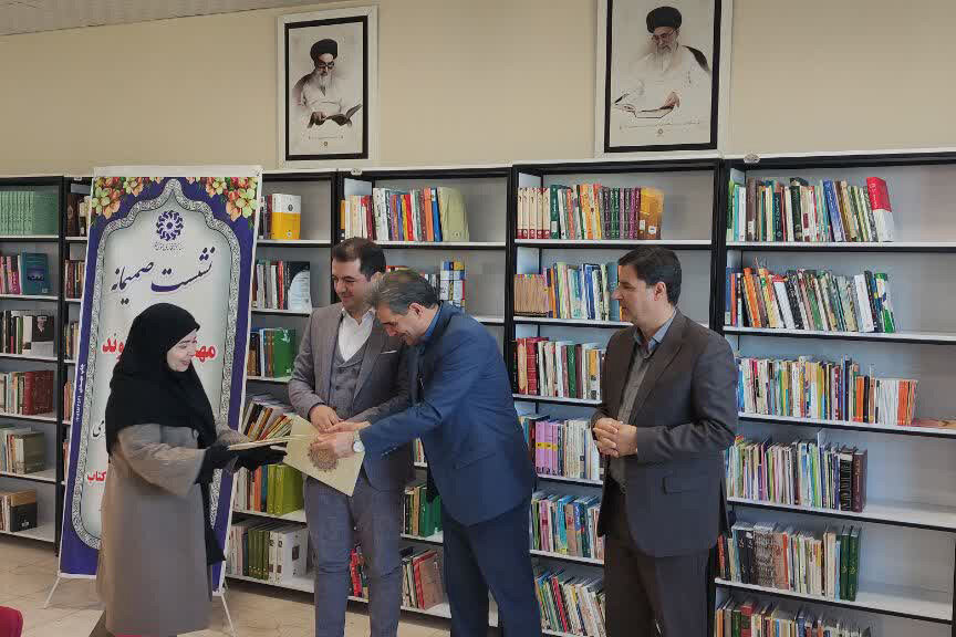 کتابدارن و کتابخانهها خاکریز اول فرهنگی در جامعه هستند