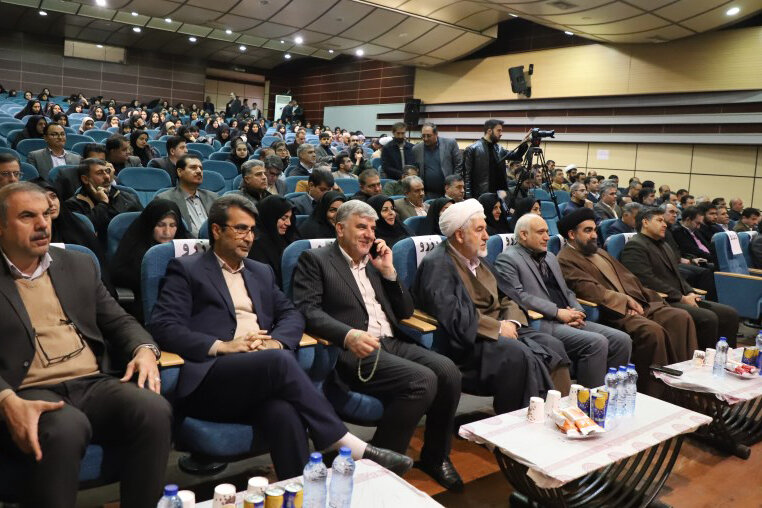 اداره کل کتابخانههای عمومی استان ایلام به عنوان دستگاه برتر در حوزه نماز معرفی شد