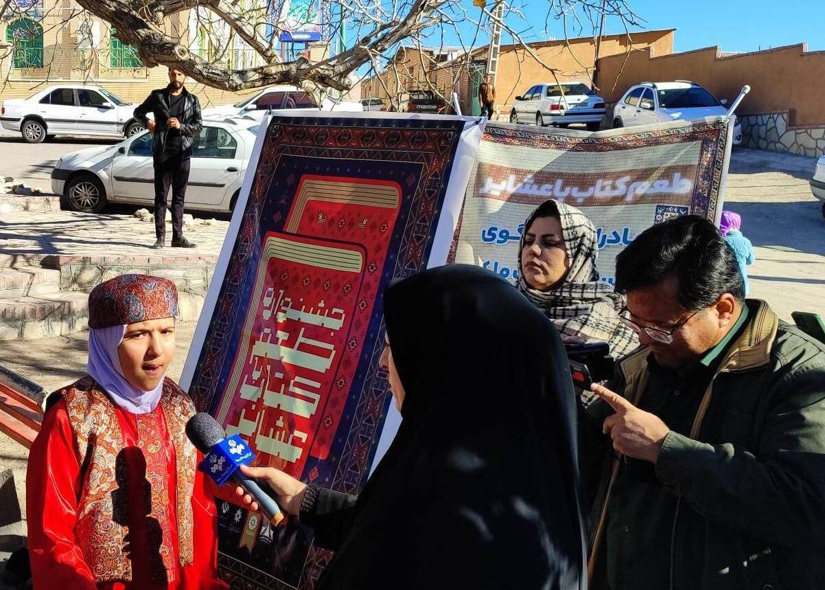 جشنواره «طعم کتاب با عشایر» در روستای قنات ملک شهرستان رابر برگزار شد