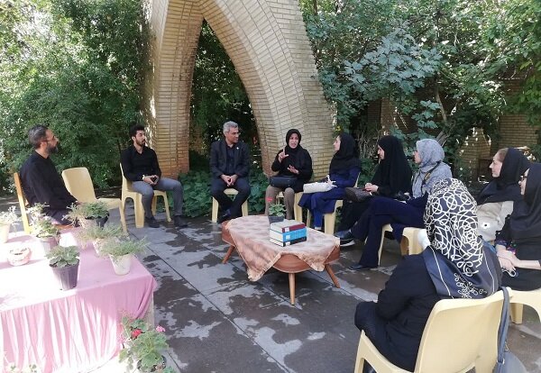 کتابخانه شقایق شیراز؛ پاتوق کتابخوانی ناشنوایان