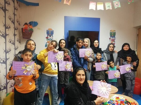 کتابخانه شقایق شیراز؛ پاتوق کتابخوانی ناشنوایان