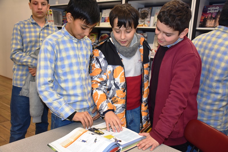 کارگاه آموزشی «آشنایی با کتابهای مرجع» ویژه دانشآموزان