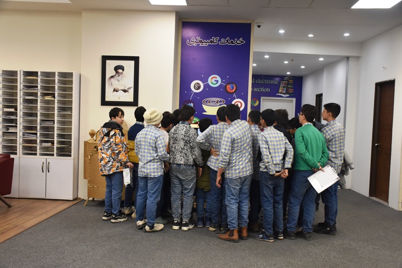 کارگاه آموزشی «آشنایی با کتابهای مرجع» ویژه دانشآموزان