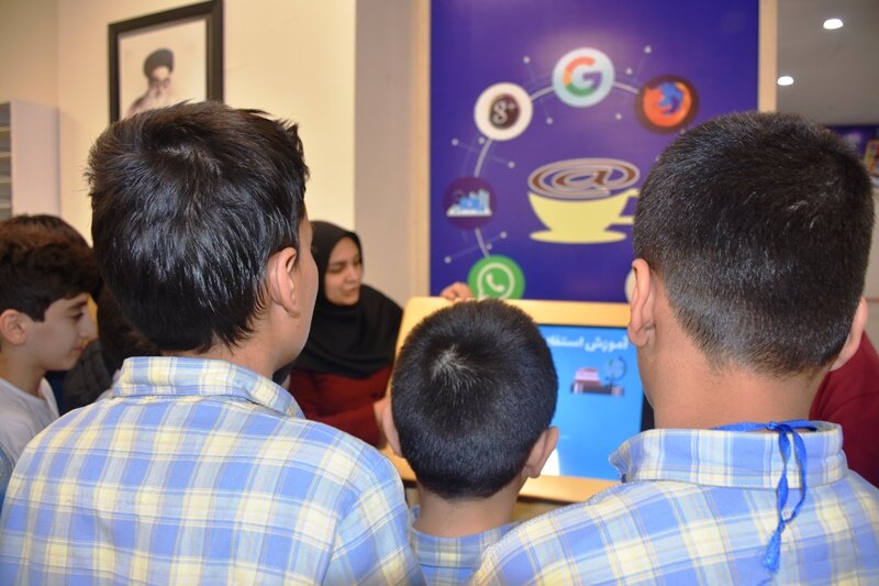 کارگاه آموزشی «آشنایی با کتابهای مرجع» ویژه دانشآموزان