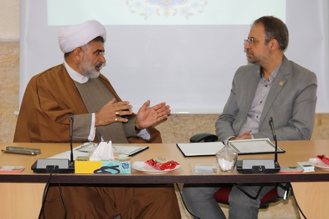 امضای تفاهمنامه همکاری ادارهکل کتابخانههای عمومی و سازمان عقیدتی سیاسی فرماندهی انتظامی استان سمنان