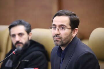 قاسم عزیزی؛شاعر و استاد دانشگاه-آیین رونمایی کتاب «سرو و سرود» در کتابخانه مرکزی پارک شهر