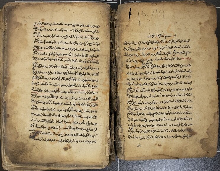 ۱۹ عنوان نسخه خطی و چاپ سنگی به کتابخانههای عمومی اردبیل اهدا شد