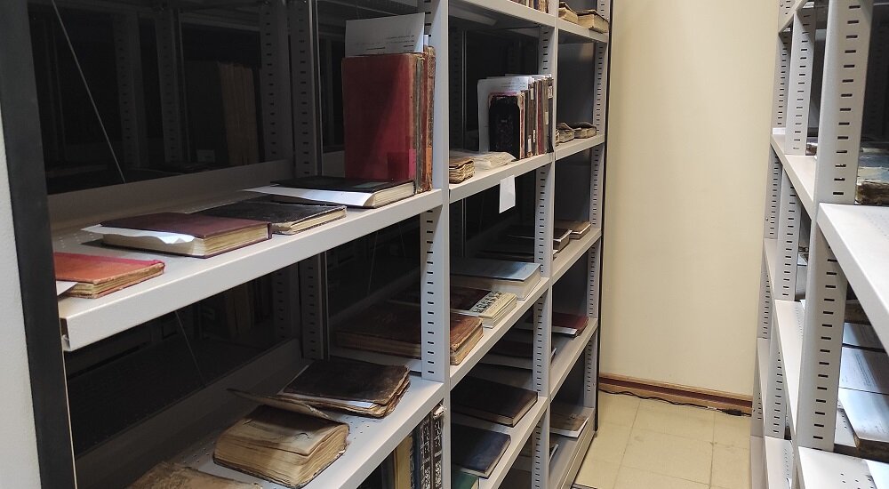 ۱۹ عنوان نسخه خطی و چاپ سنگی به کتابخانههای عمومی اردبیل اهدا شد