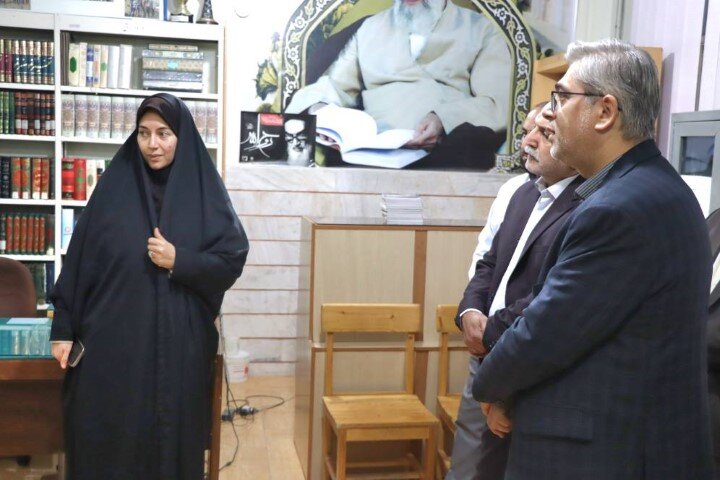 اهدای کتاب به زندان