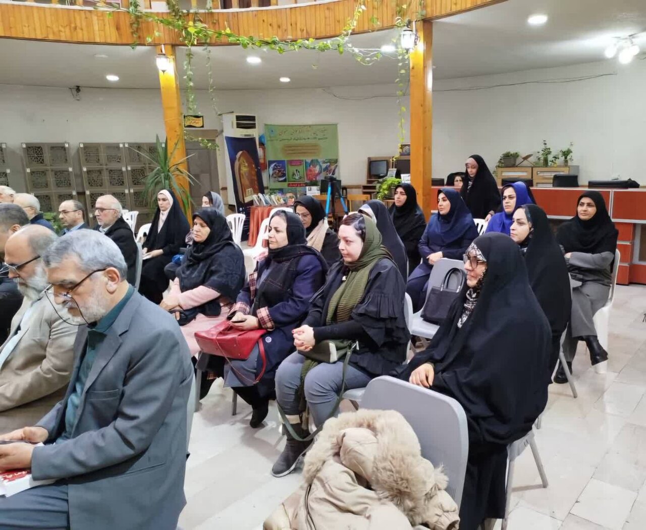 کارگاه آموزشی خاطرهنگاری دفاع مقدس در کتابخانه شهیدان نجاریان بابل