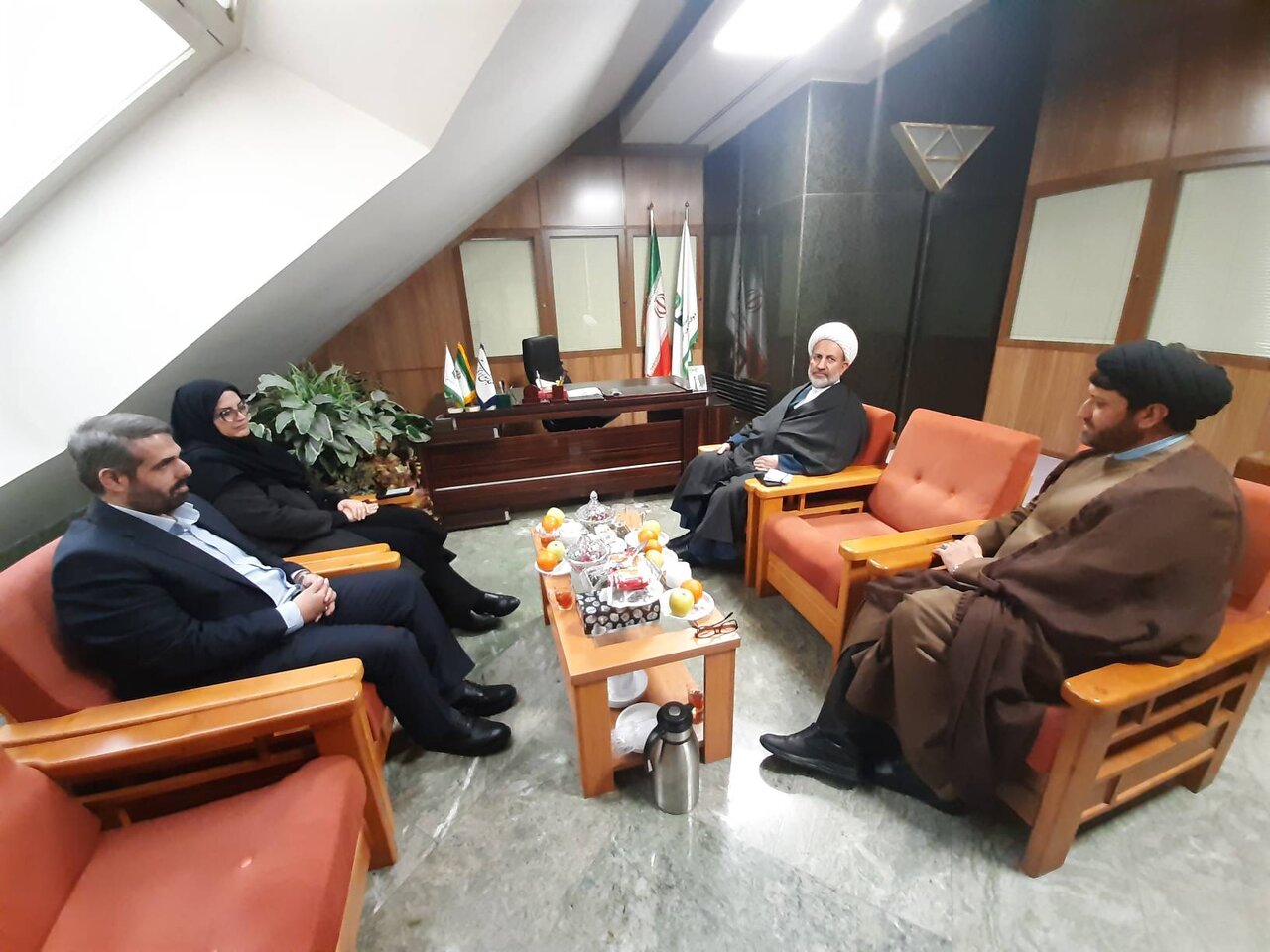 دیدار و گفتگوی دبیرکل نهاد و عضو ناظر مجلس در هیئت امنای کتابخانههای عمومی کشور