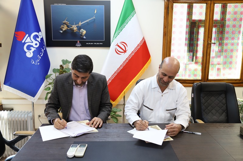 امضای تفاهمنامه ادارهکل کتابخانههای عمومی و شرکت نفت فلات قاره ناحیه بوشهر