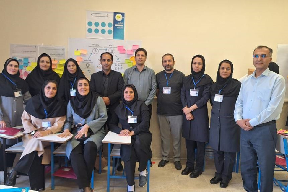 تبلور خودباوری و تمرین کارگروهی، رویکرد نوین نهاد کتابخانه‌ها به آموزش ضمن خدمت