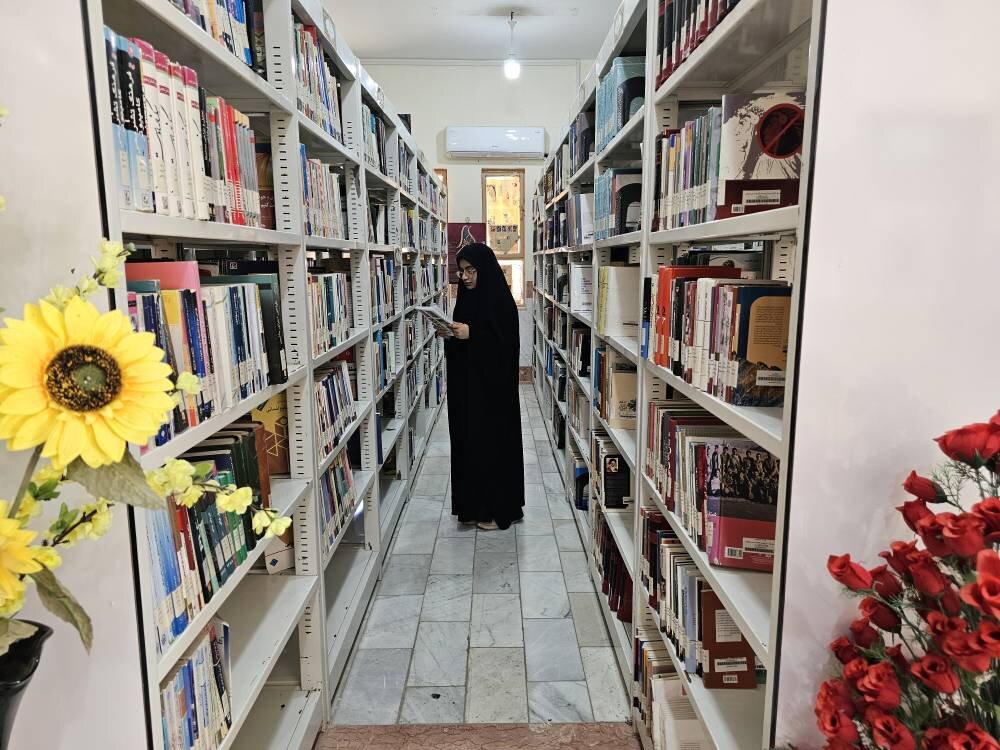 توجه و قدردانی از کتابدوستان، سبب تشویق نوجوان و جوانان به کتابخوانی میشود