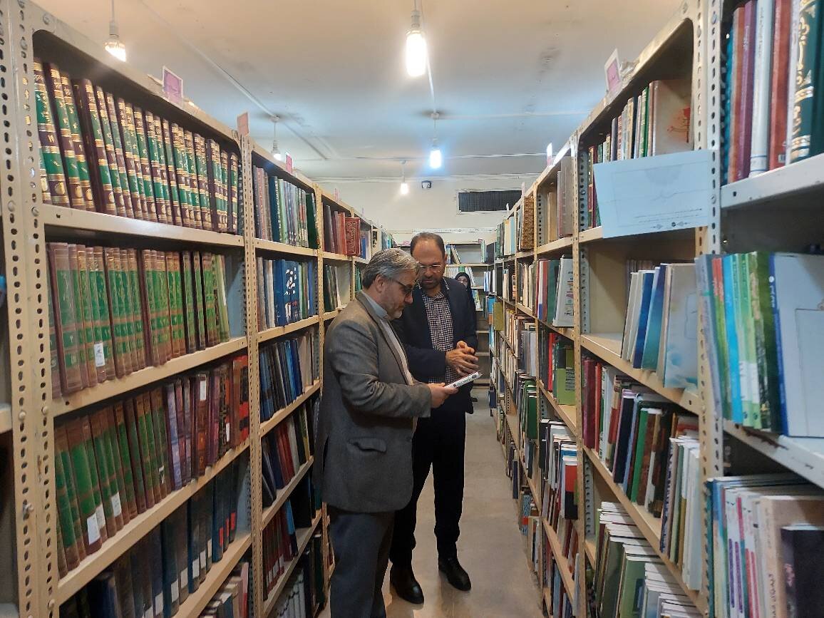 اهدای دوهزار و صد نسخه کتاب، به ادارهکل زندانهای استان تهران