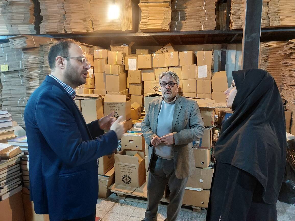 اهدای دوهزار و صد نسخه کتاب، به ادارهکل زندانهای استان تهران