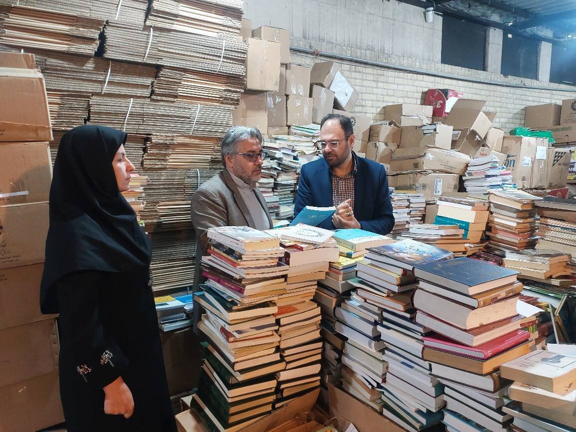 اهدای دوهزار و صد نسخه کتاب، به ادارهکل زندانهای استان تهران