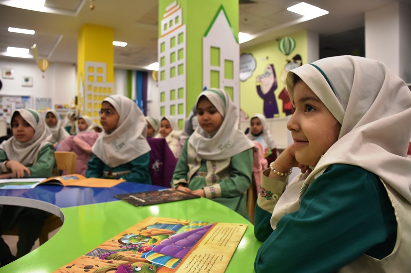 برنامههای متنوع فرهنگی با حضور جمعی از دانشآموزان مدرسه دخترانه بعثت برگزار شد