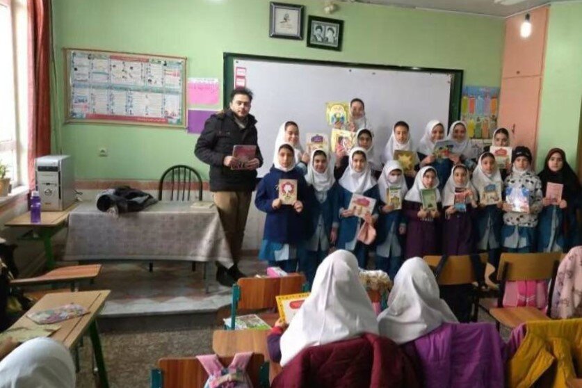 «پیکصبا» کتابخانهای که امید را به روستاها میبرد