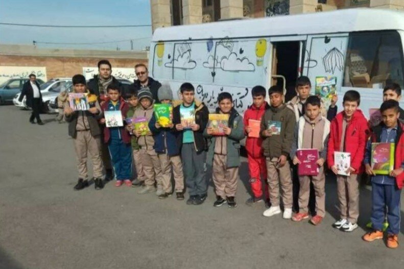 «پیکصبا» کتابخانهای که امید را به روستاها میبرد