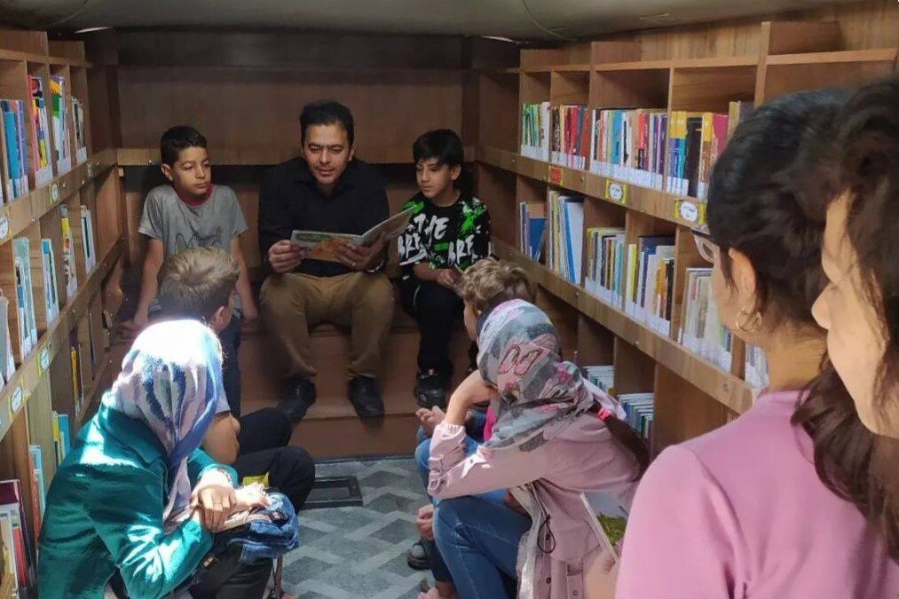 «پیکصبا» کتابخانهای که امید را به روستاها میبرد