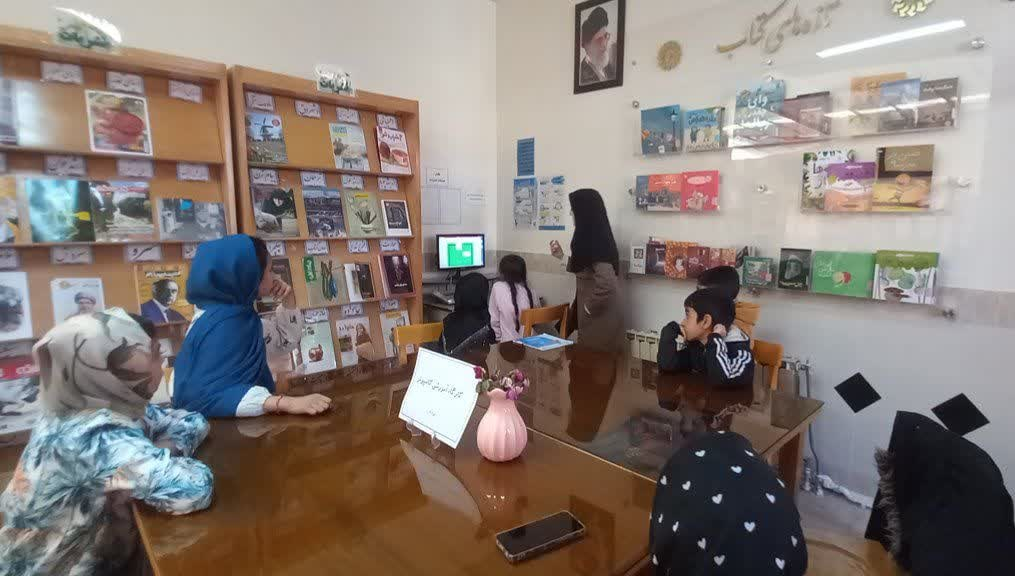 بزرگداشت مقام پدر در کتابخانههای عمومی استان مرکزی