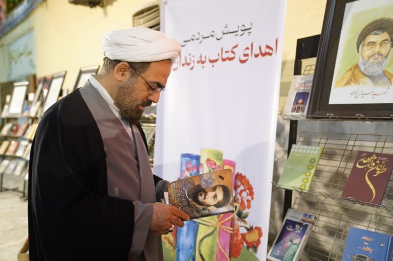 اهدای دوهزار نسخه کتاب به کتابخانه زندانهای استان قم