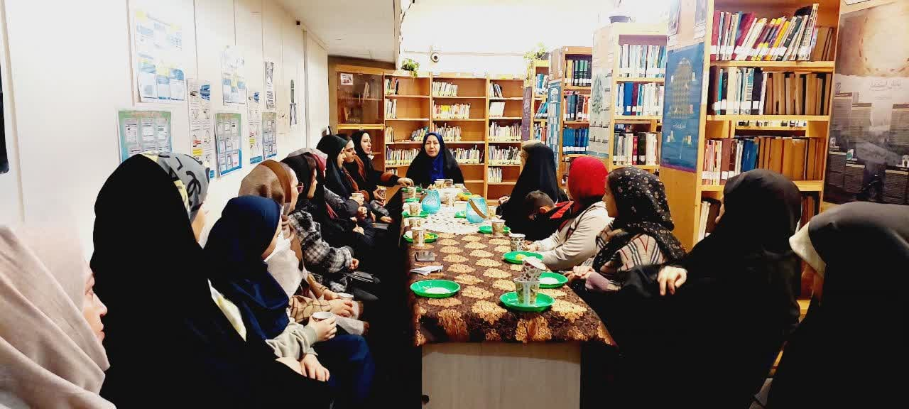 بزرگداشت مقام پدر در کتابخانههای عمومی استان مرکزی