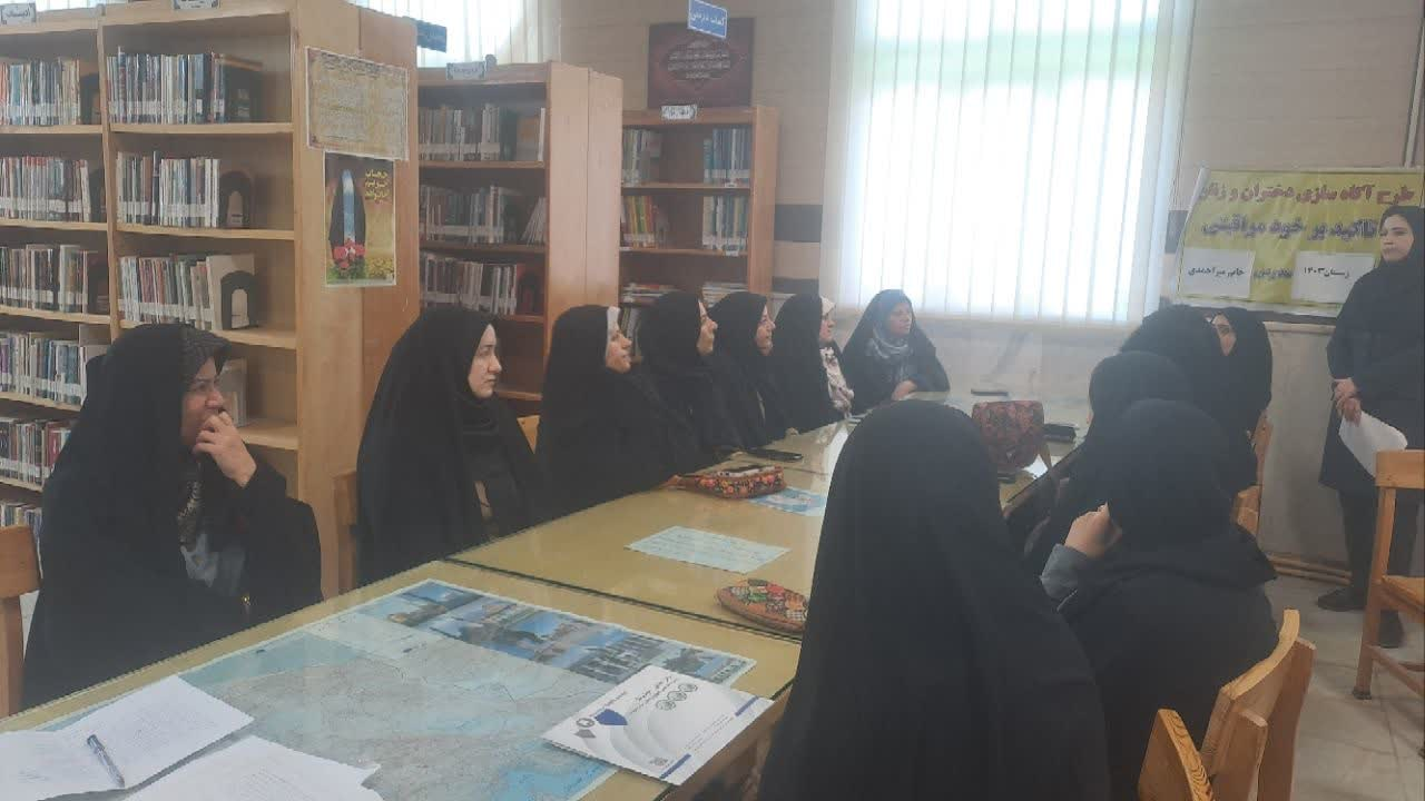 بزرگداشت مقام پدر در کتابخانههای عمومی استان مرکزی