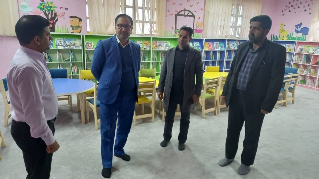 بزرگداشت مقام پدر در کتابخانههای عمومی استان مرکزی