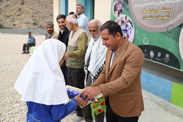 اردوی فرهنگی جهادی «روستا با طعم کتاب» در روستای درنگ استان بوشهر