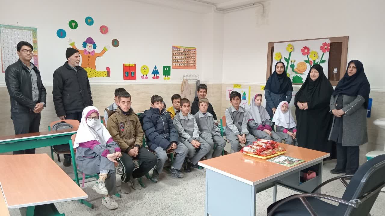 بزرگداشت مقام پدر در کتابخانههای عمومی استان مرکزی