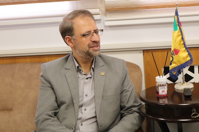 دیدار مدیرکل کتابخانههای عمومی سمنان با مدیرعامل شرکت گاز استان