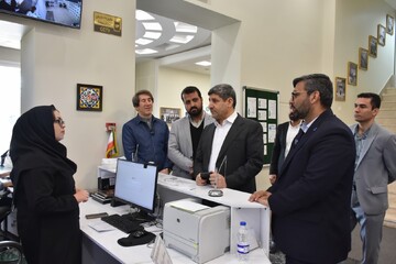 بازدید معاون فرهنگی و اجتماعی معاون اول رئیس جمهور از کتابخانه عمومی شهید دستغیب شیراز