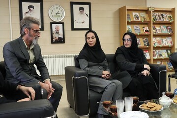 بازدید دبیرکل نهاد از کتابخانه عمومی شهدای شهر تهران